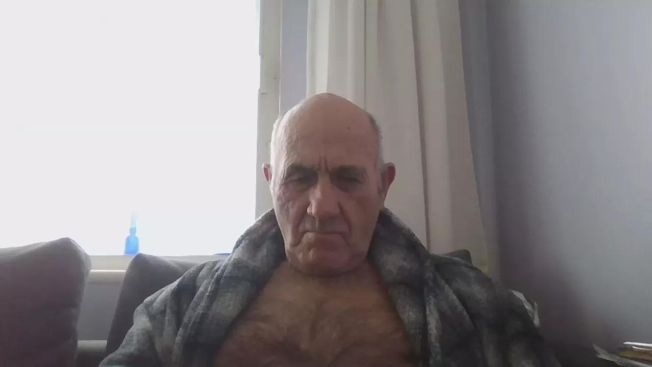 magichand4u2 on Cam4 