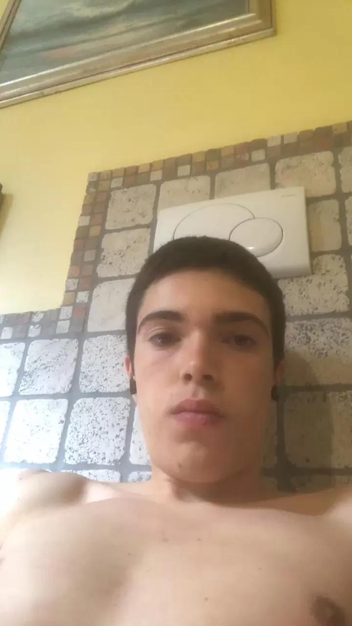 Matteo18cm on Cam4 