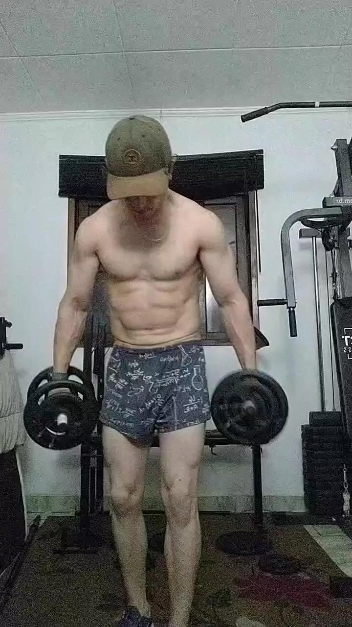 MatthewsH on Cam4 
