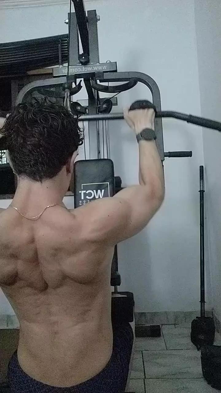 MatthewsH on Cam4 