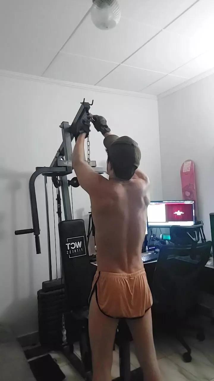 MatthewsH on Cam4 