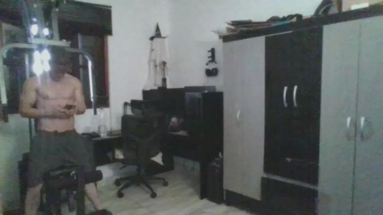 MatthewsH on Cam4 