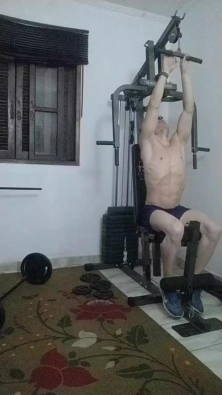 MatthewsH on Cam4 