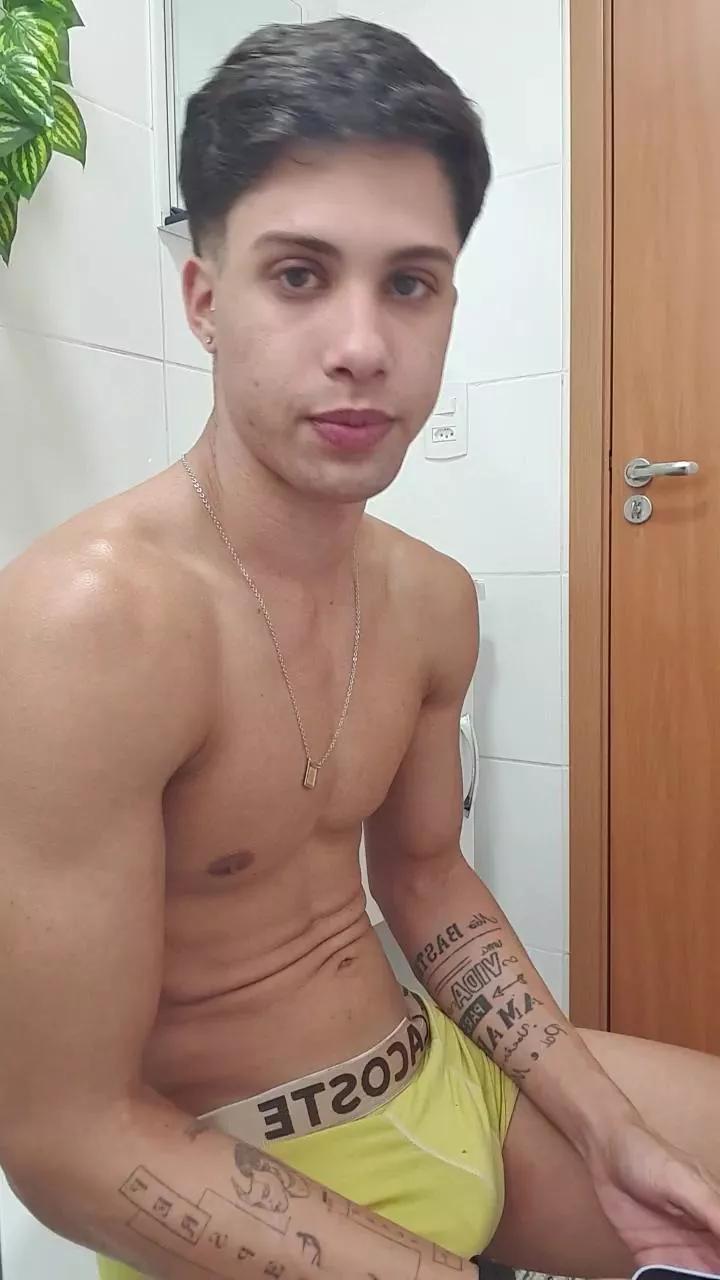 menezes8841 on Cam4 