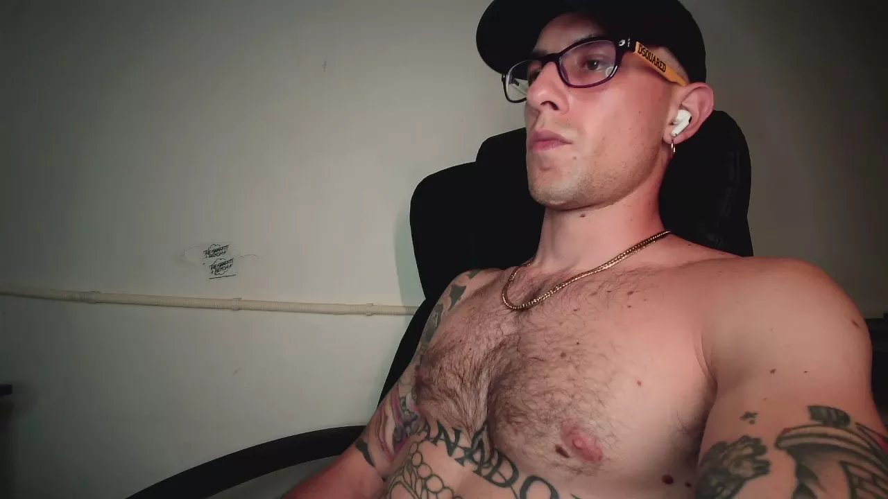 Offline mikealcorleone on Cam4