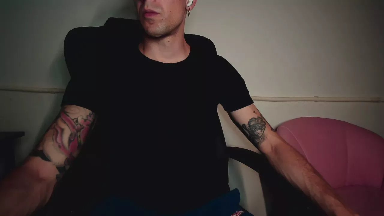 Offline mikealcorleone on Cam4