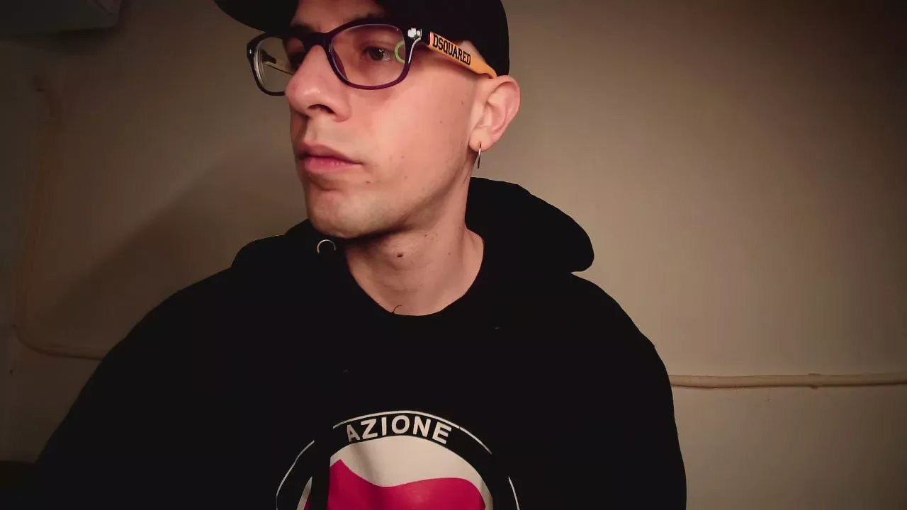 Offline mikealcorleone on Cam4