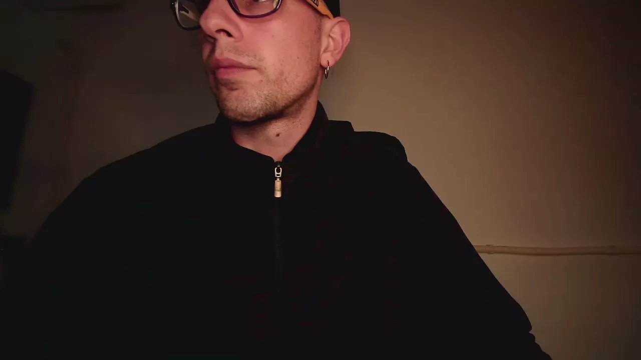 Offline mikealcorleone on Cam4