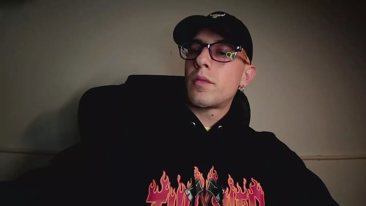 Offline mikealcorleone on Cam4