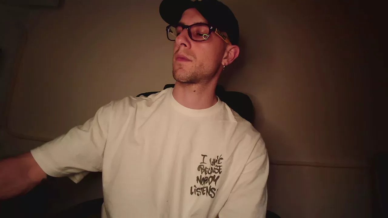 Offline mikealcorleone on Cam4