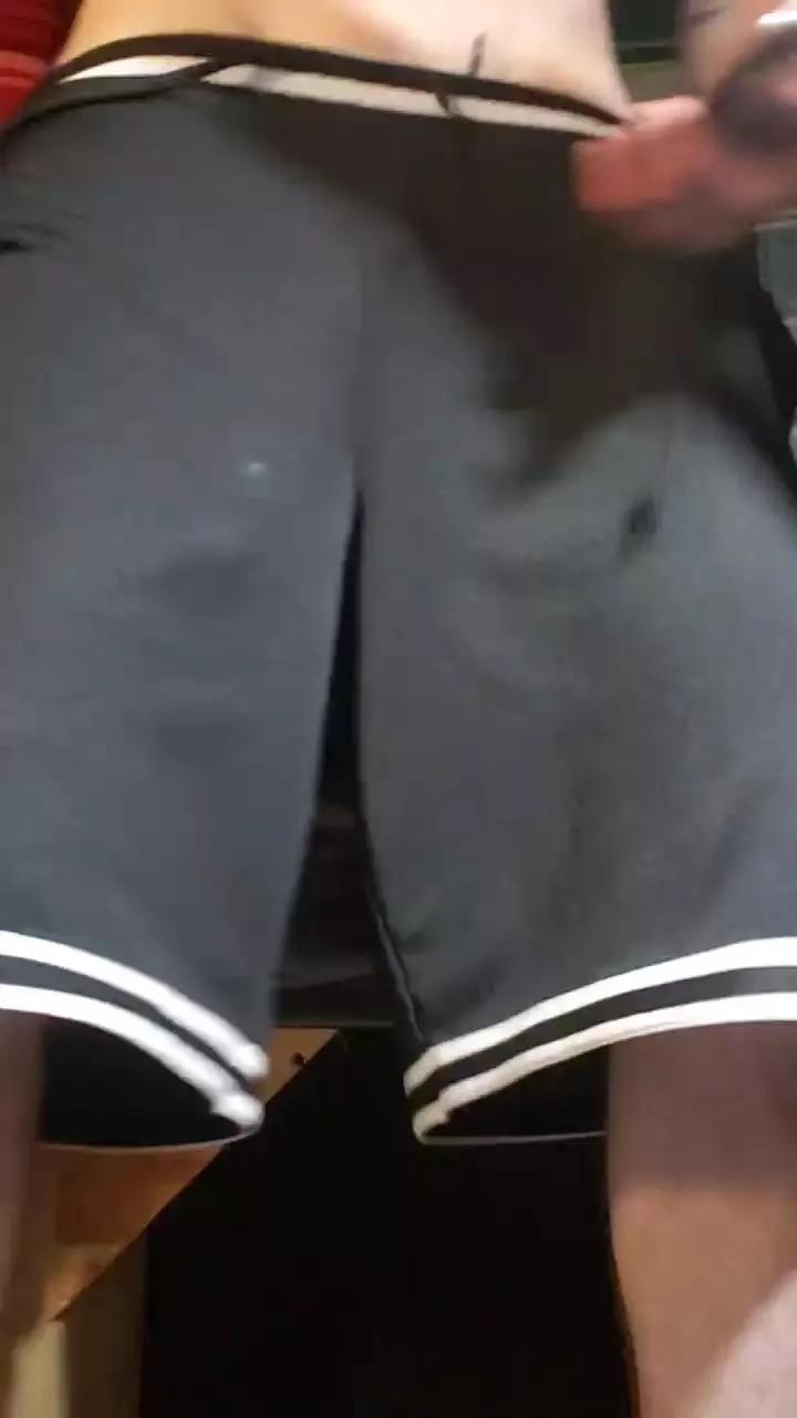 Mikeylikesit777 on Cam4 