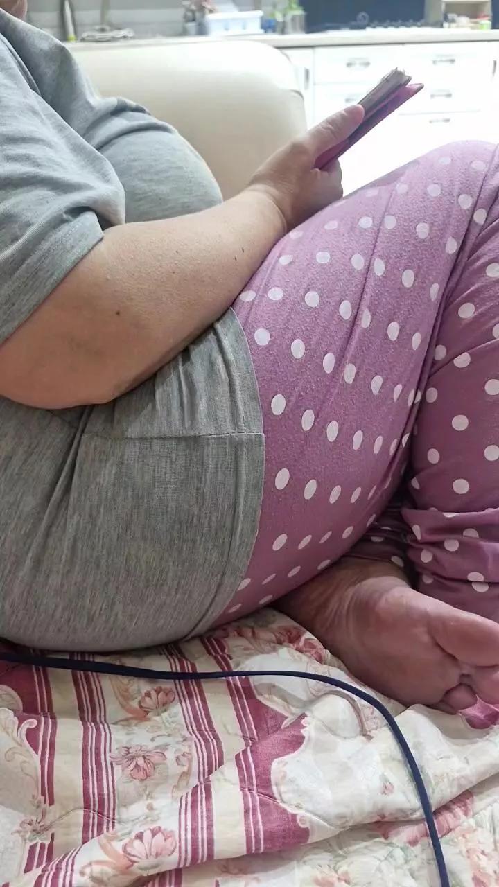 Monella52 on Cam4 