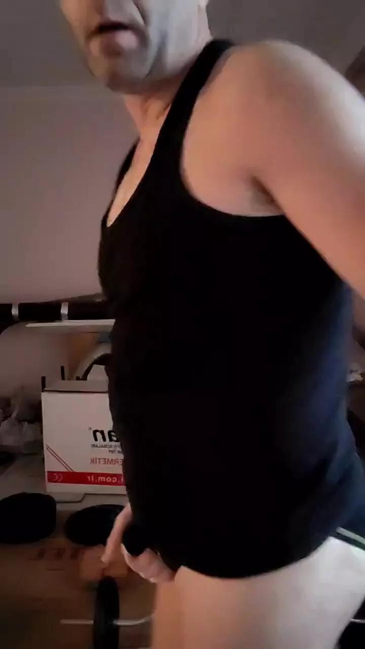muscularbigcock on Cam4 