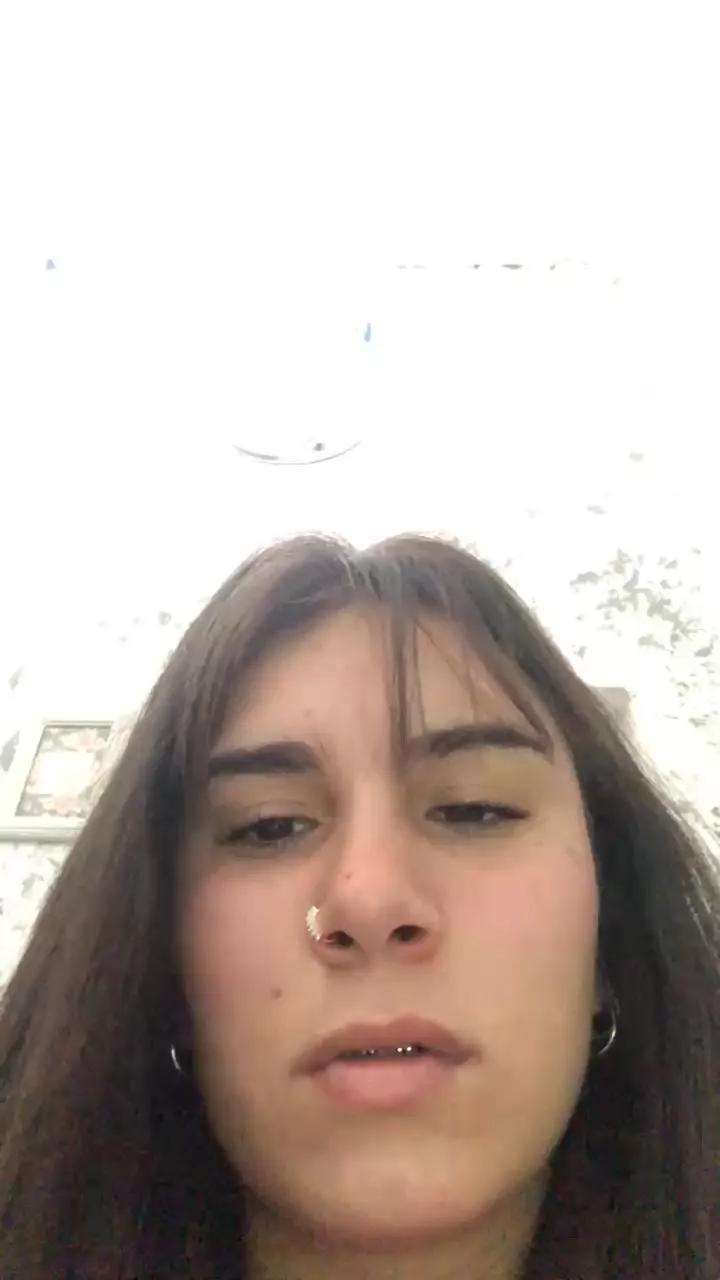 Naiina on Cam4 