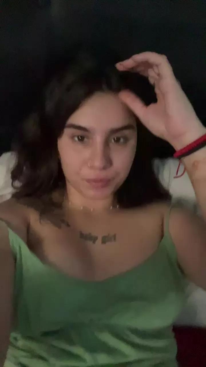 Naiina on Cam4 