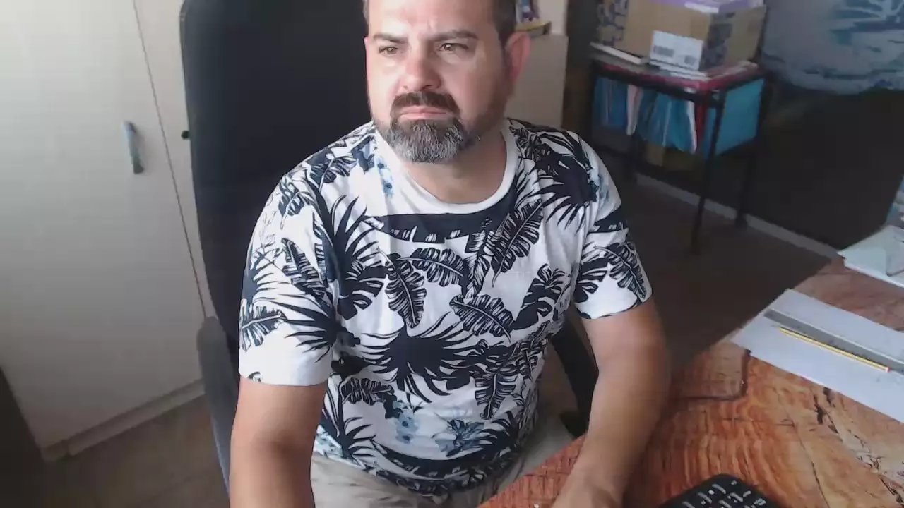 Offline oscar_msng on Cam4