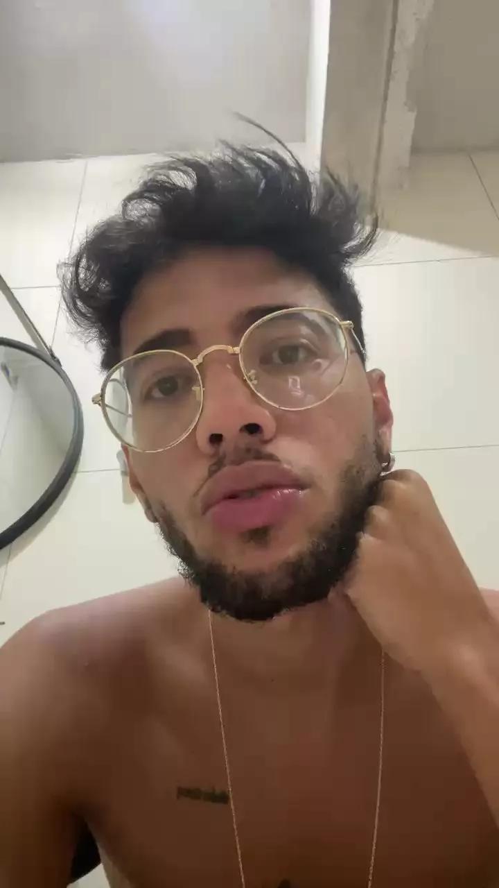 pedrozinhoo on Cam4 