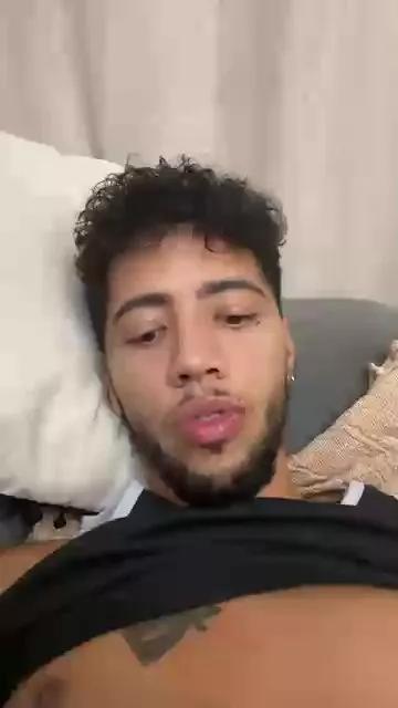pedrozinhoo on Cam4 