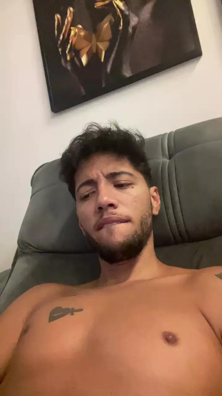 pedrozinhoo on Cam4 