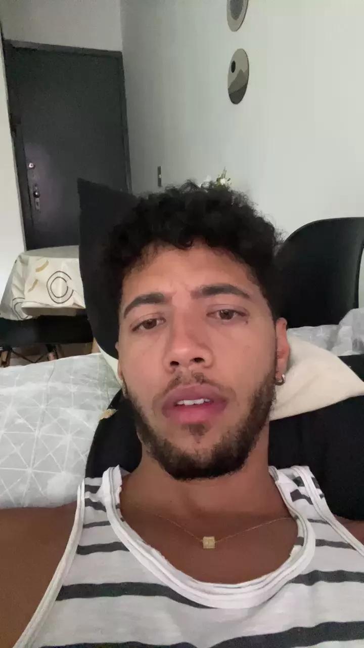 pedrozinhoo on Cam4 