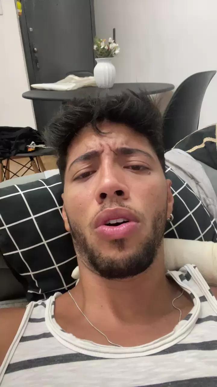 pedrozinhoo on Cam4 