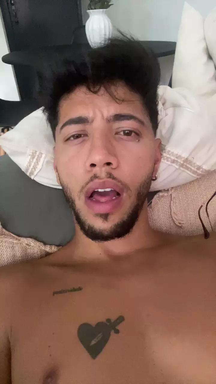 pedrozinhoo on Cam4 