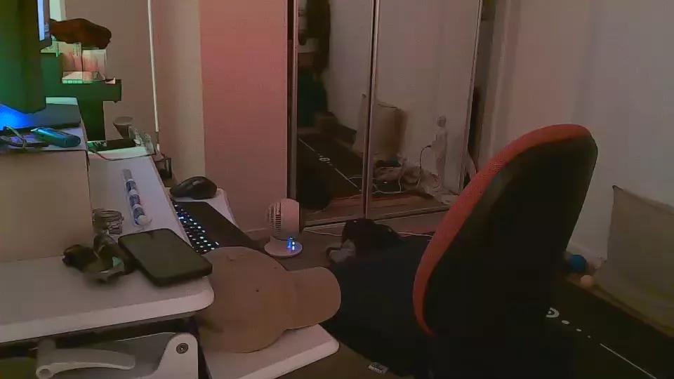 qldpup on Cam4 