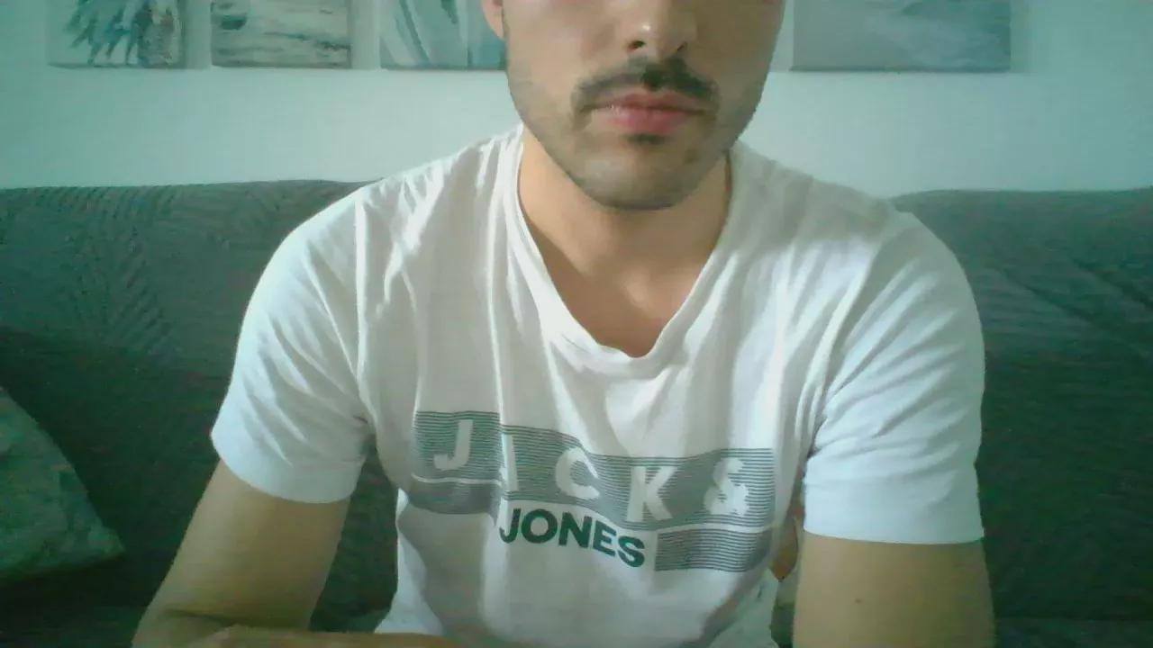raul2039 on Cam4 