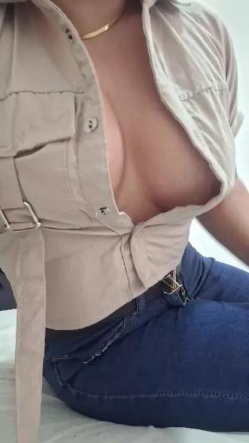 Ravvena42 on Cam4 