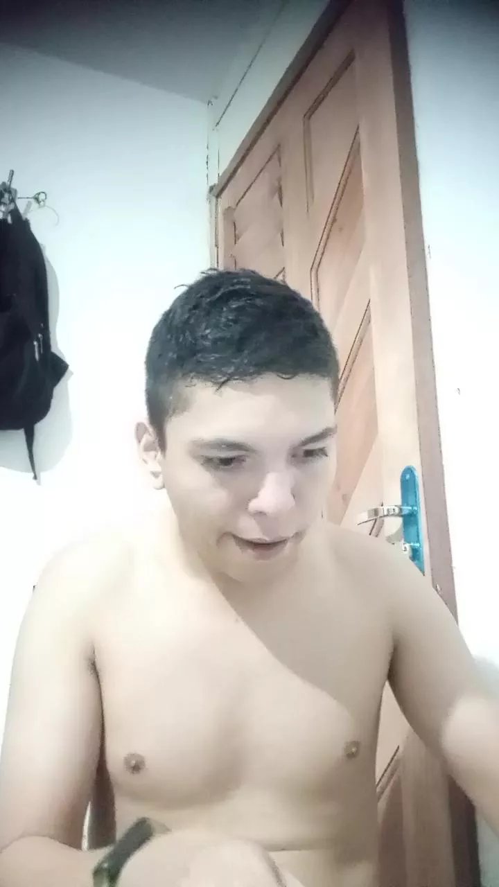 Offline rlk85 on Cam4