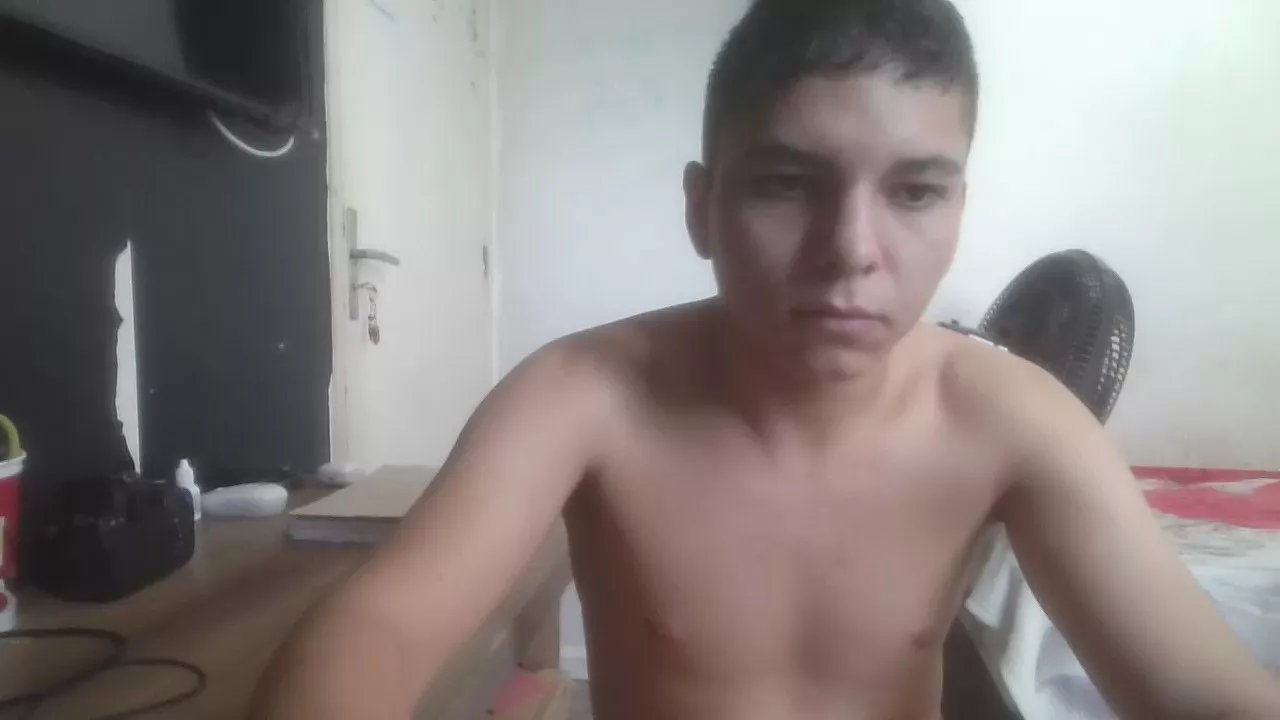 Offline rlk85 on Cam4
