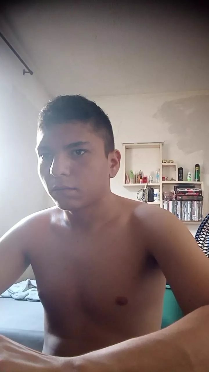 Offline rlk85 on Cam4