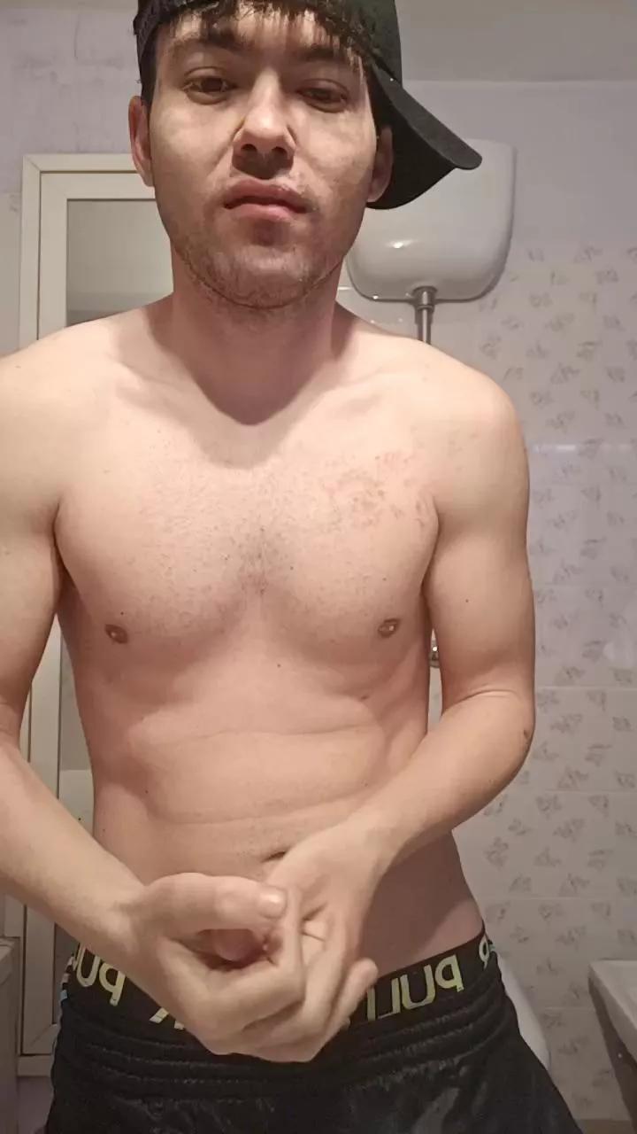 rodrigo1995 on Cam4 