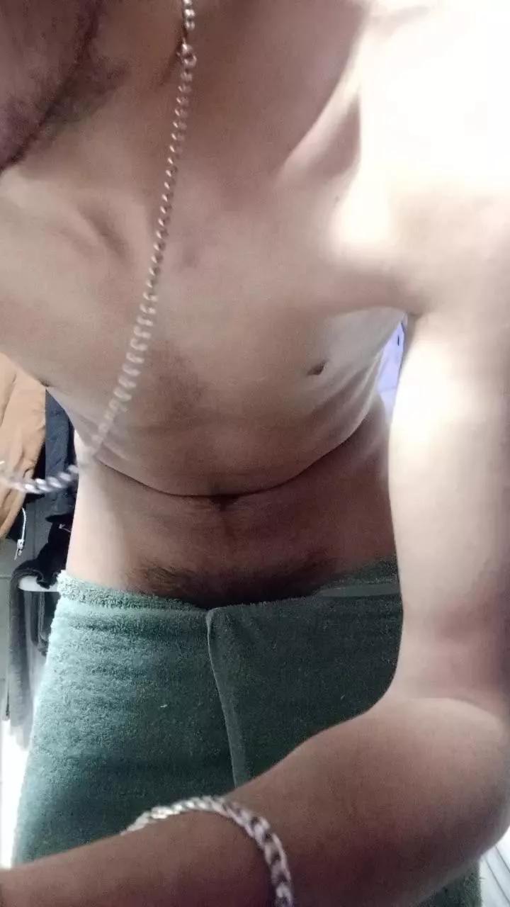 Ronnyyt on Cam4 