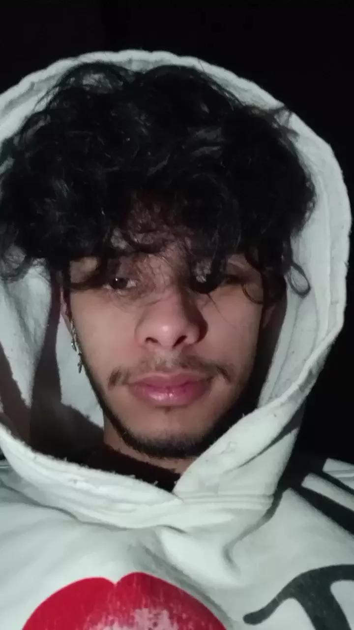 Ronnyyt on Cam4 