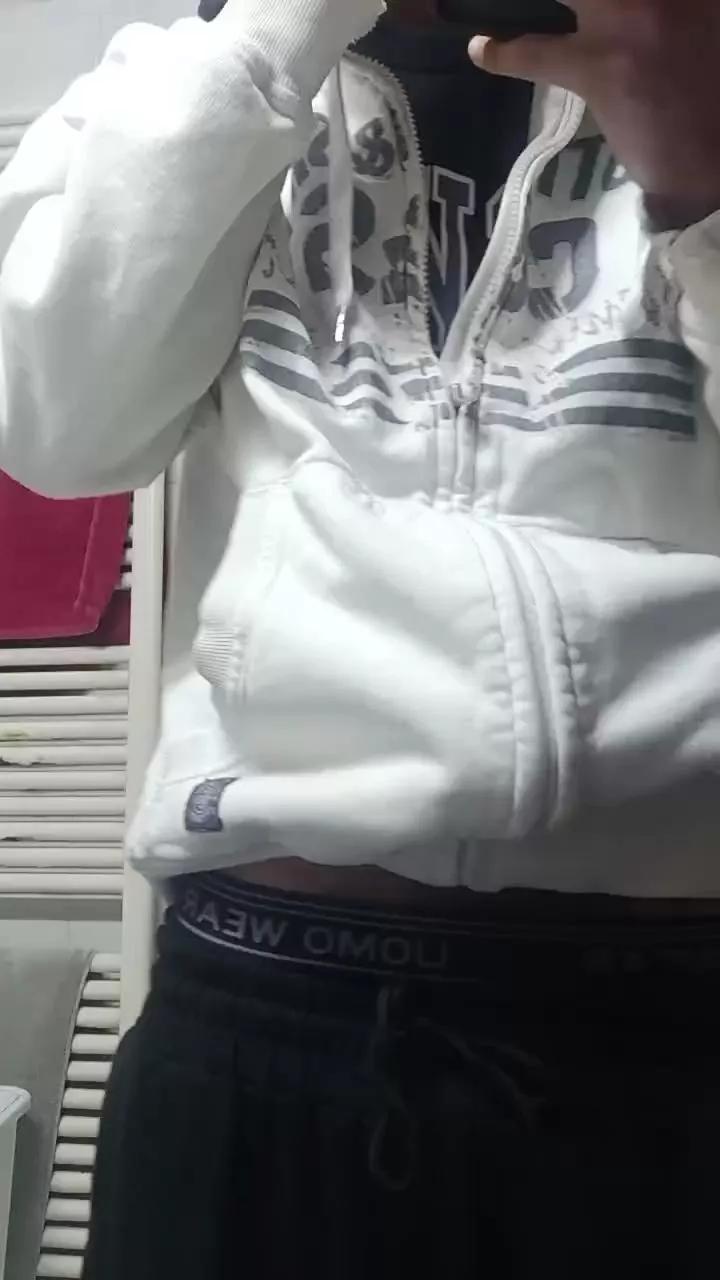Ronnyyt on Cam4 