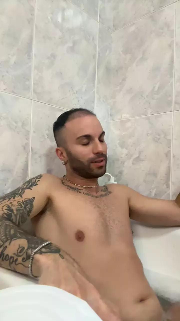 Santos_94 on Cam4 