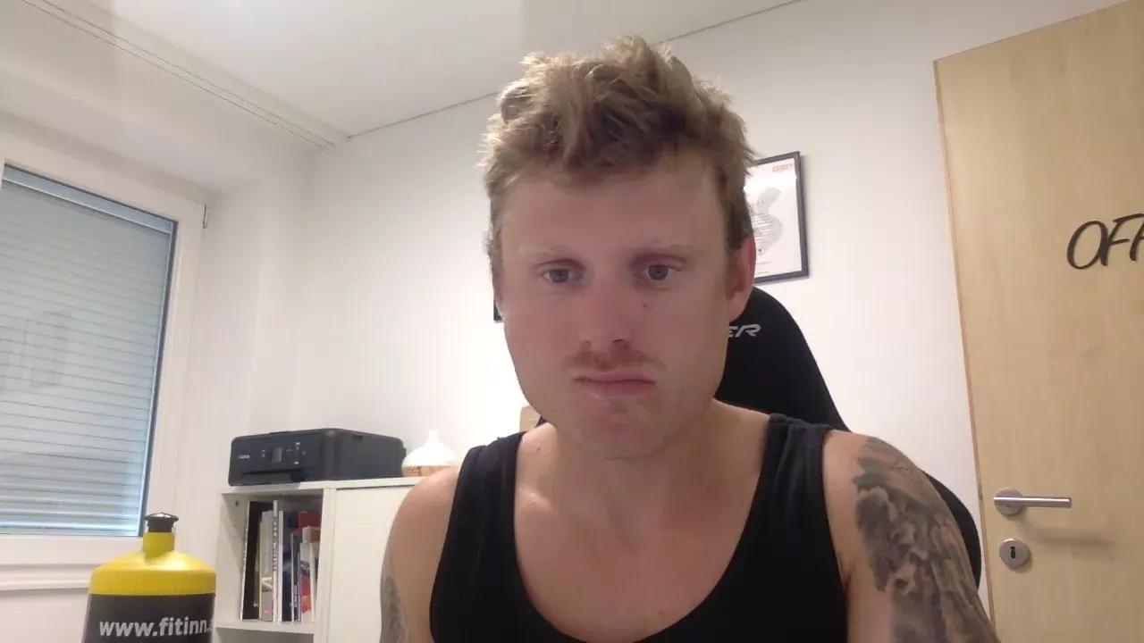 Sexyfreak1994 on Cam4