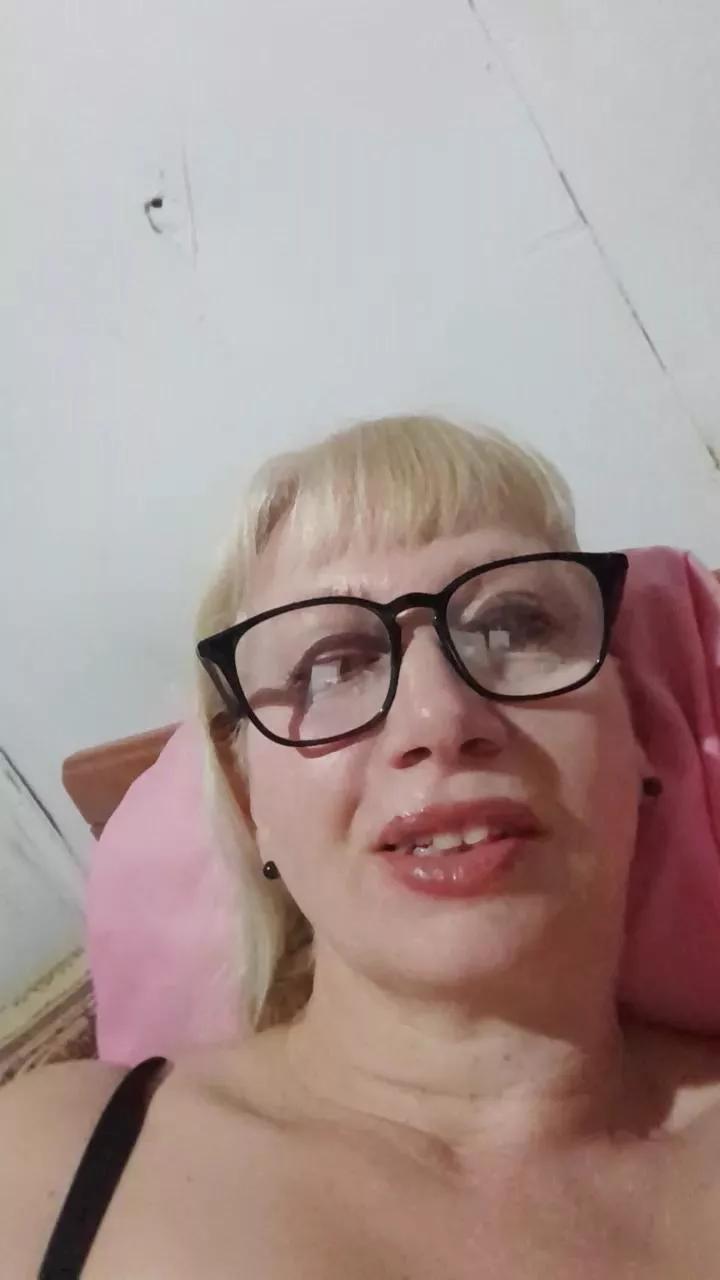 Sexymilf69_ on Cam4 