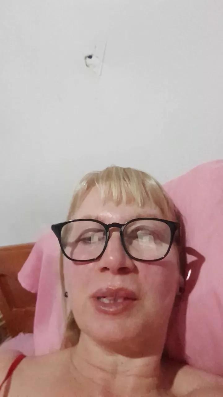 Sexymilf69_ on Cam4 