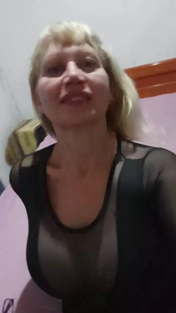 Sexymilf69_ on Cam4 