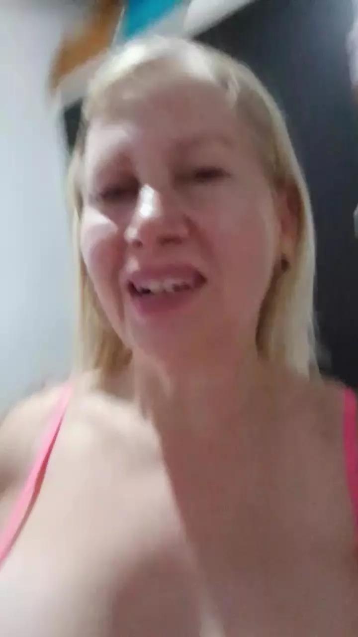 Sexymilf69_ on Cam4 