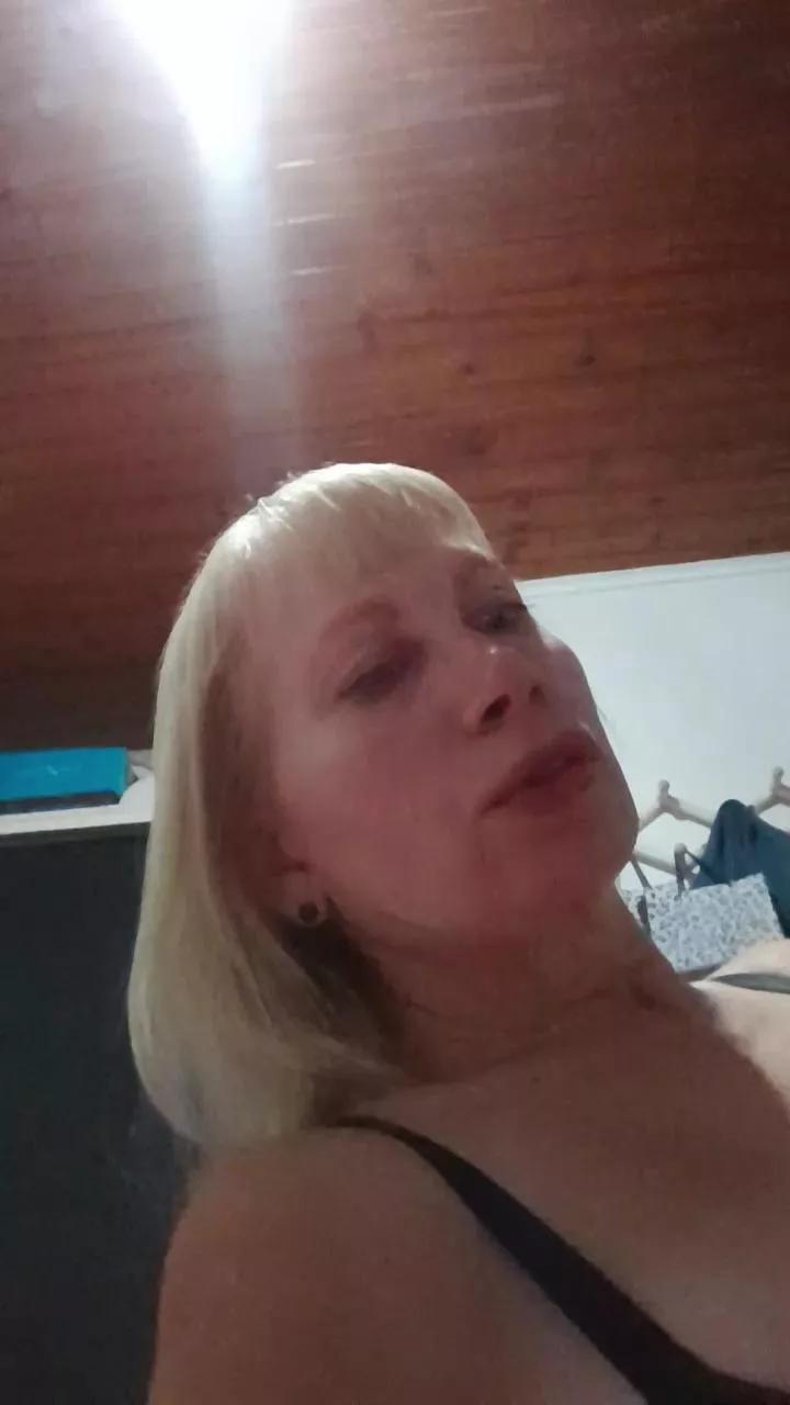 Sexymilf69_ on Cam4 