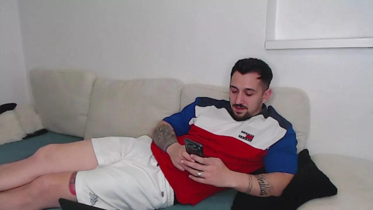 Sir_romanian on Cam4 