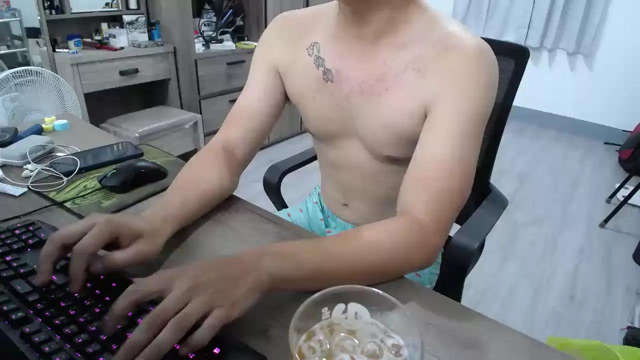 smallsmallwa on Cam4 
