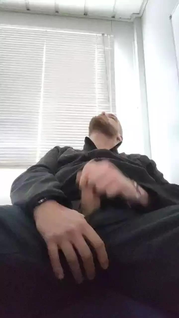 Tomtoyz on Cam4 