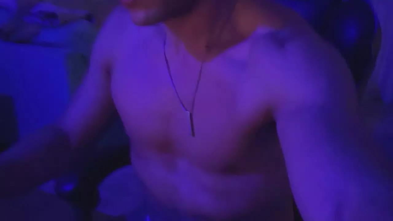 tripipo2 on Cam4 