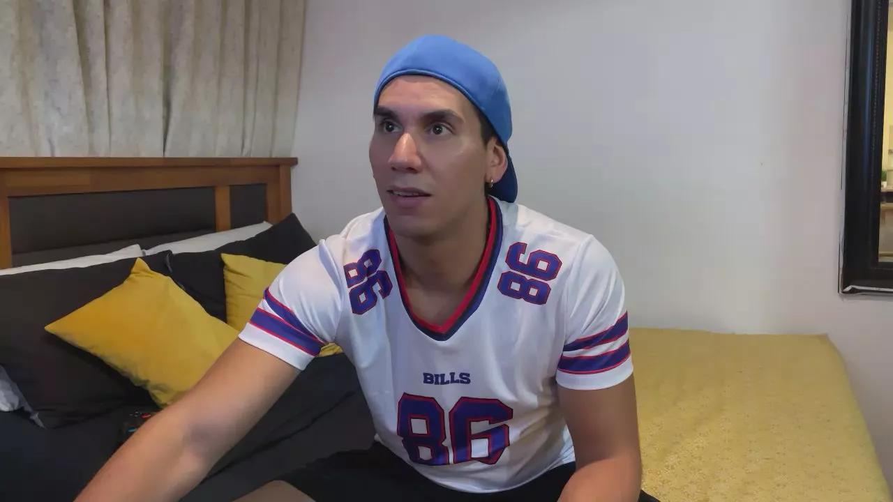 tripipo2 on Cam4 