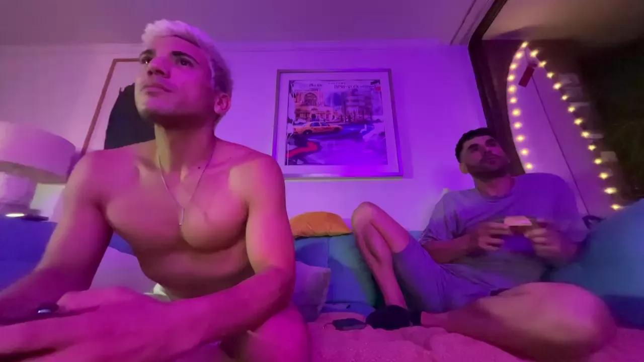 tripipo2 on Cam4 
