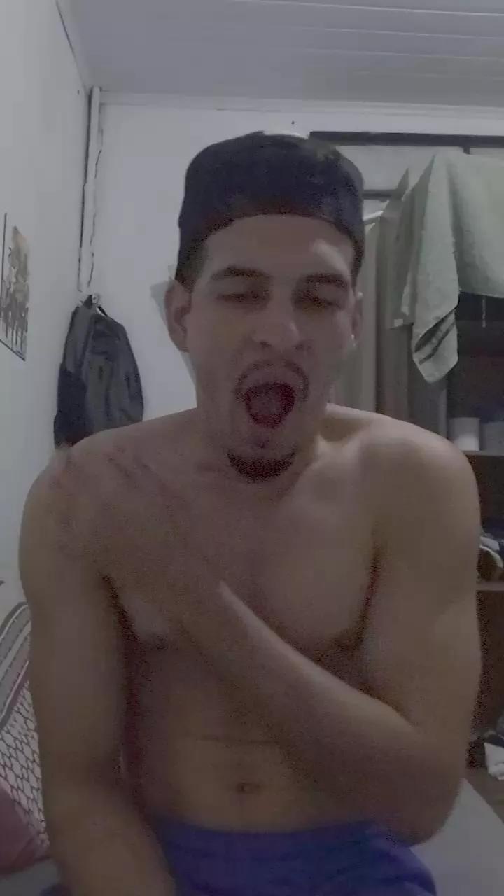 Vict0rhott on Cam4 